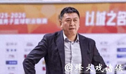 又输了！45岁少帅，上任后5胜12负，将季后赛球队，带到了倒数第3